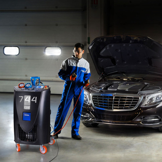 Инструменти KONFORT 744 (CO2) - АВТОКЛИМАТИЧНА СТАНЦИЯ ЗА ЗАРЕЖДАНЕ С ФРЕОН 744 (CO2) () на марката TEXA S.p.A ще намерите в DalkoMotors.com КОД: / KONFORT 744 (CO2) - АВТОКЛИМАТИЧНА СТАНЦИЯ ЗА ЗАРЕЖДАНЕ С ФРЕОН 744 (CO2) / 14262 от TEXA S.p.A категория Станции за обслужване на автоклиматици от DalkoMotors.com