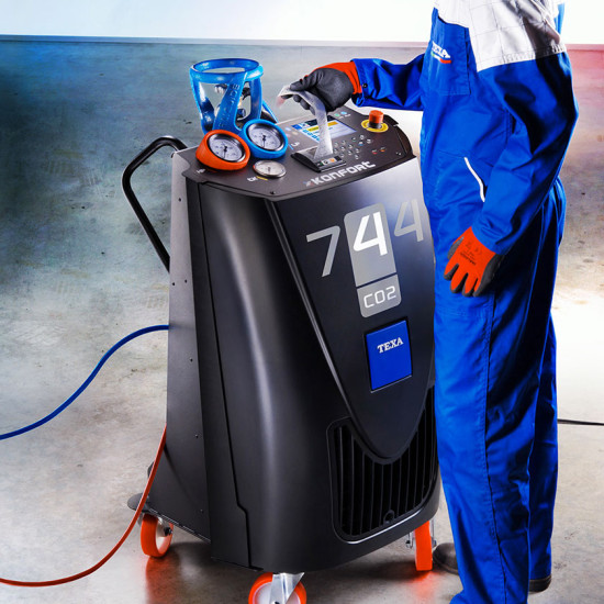 Инструменти KONFORT 744 (CO2) - АВТОКЛИМАТИЧНА СТАНЦИЯ ЗА ЗАРЕЖДАНЕ С ФРЕОН 744 (CO2) () на марката TEXA S.p.A ще намерите в DalkoMotors.com КОД: / KONFORT 744 (CO2) - АВТОКЛИМАТИЧНА СТАНЦИЯ ЗА ЗАРЕЖДАНЕ С ФРЕОН 744 (CO2) / 14262 от TEXA S.p.A категория Станции за обслужване на автоклиматици от DalkoMotors.com