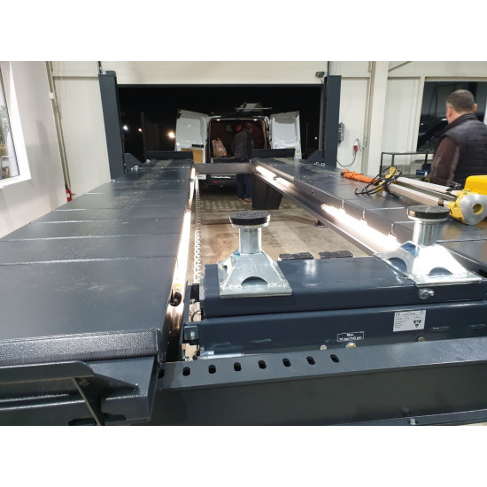 Инструменти COMBI LIFT 6.50 S AMS 5722mm Товароподемност (kg) 6500 Версия(AMS): Четириколонен електрохидравличен подемник за реглаж на ходовата част (CL465.0057401D-0) на марката ще намерите в DalkoMotors.com КОД:CL465.0057401D-0 / COMBI LIFT 6.50 S AMS 5722mm Товароподемност (kg) 6500 Версия(AMS): Четириколонен електрохидравличен подемник за реглаж на ходовата част / 16240 от категория Четириколонни подемници от DalkoMotors.com