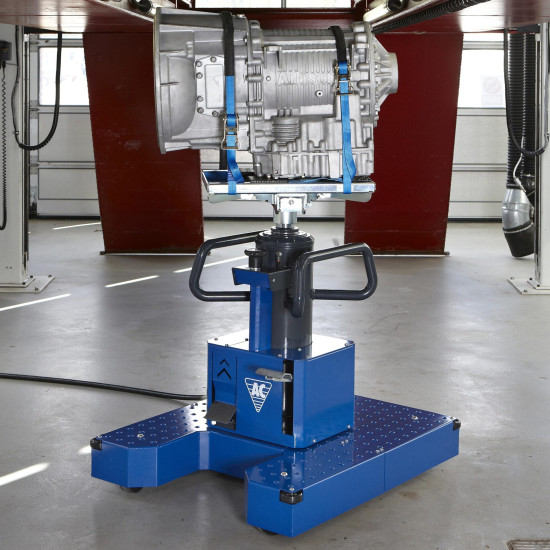 Инструменти GGD150F Пневмо-хидравличен крик 15т (5900000) на марката AC Hydraulic A/S ще намерите в DalkoMotors.com КОД:5900000 / GGD150F Пневмо-хидравличен крик 15т / 18157 от AC Hydraulic A/S категория За товарни автомобили от DalkoMotors.com