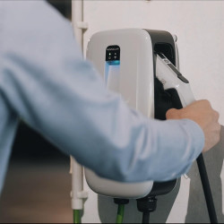 Инструменти SEV 455 Зарядна станция за електрически автомобили (94065455) на марката Schumacher Europe SPRL ще намерите в DalkoMotors.com КОД:94065455 / SEV 455 Зарядна станция за електрически автомобили / 20770 от Schumacher Europe SPRL категория Зарядни устройства от DalkoMotors.com